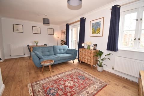 17 Veale Drive, Exeter, EX2 5GW
