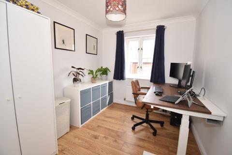 17 Veale Drive, Exeter, EX2 5GW