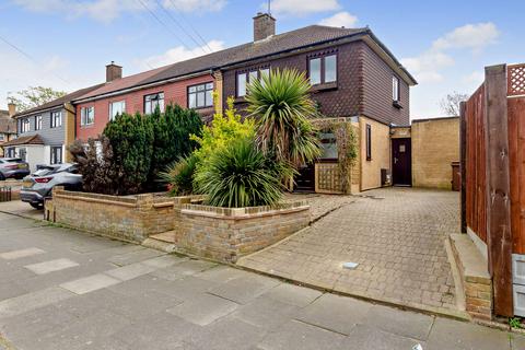 7 Erriff Drive, South Ockendon, RM15 5AN