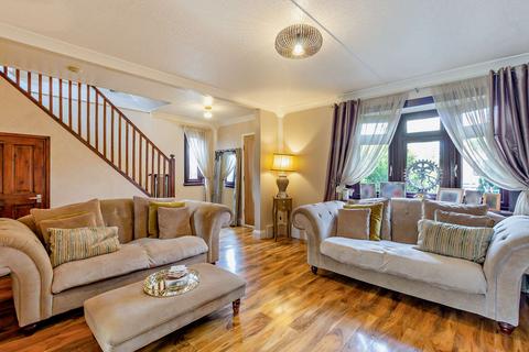 7 Erriff Drive, South Ockendon, RM15 5AN
