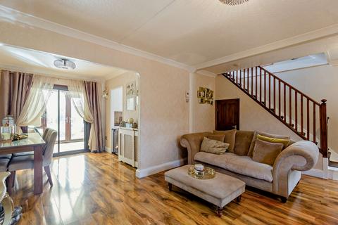 7 Erriff Drive, South Ockendon, RM15 5AN