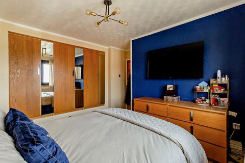 7 Erriff Drive, South Ockendon, RM15 5AN