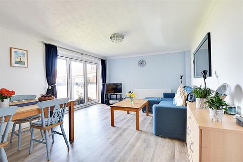2 bedroom flat for sale, Sutton Place, Bexhill-On-Sea