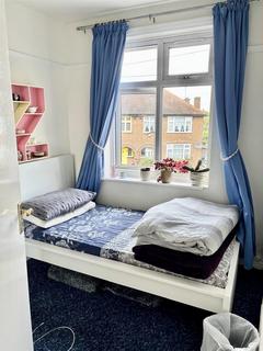 1 bedroom in a house share to rent, Pettsgrove Avenue, Wembley