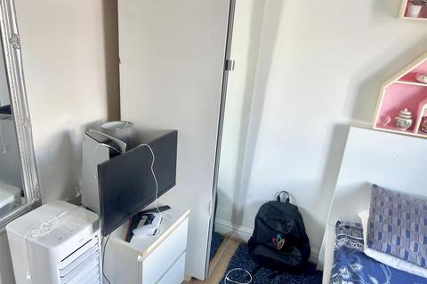 1 bedroom in a house share to rent, Pettsgrove Avenue, Wembley