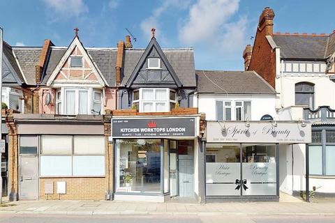 2 bedroom flat to rent, Hook Road, Surbiton