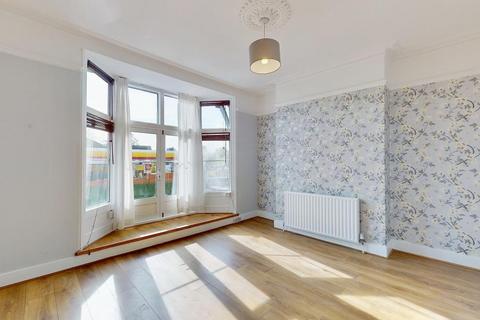2 bedroom flat to rent, Hook Road, Surbiton