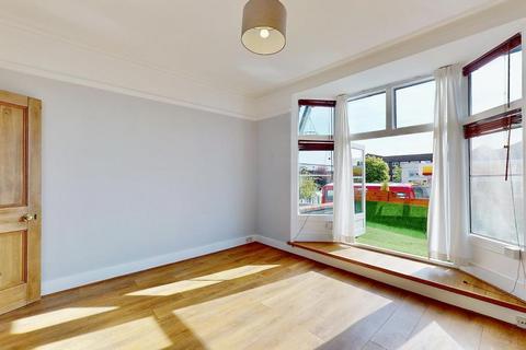 2 bedroom flat to rent, Hook Road, Surbiton