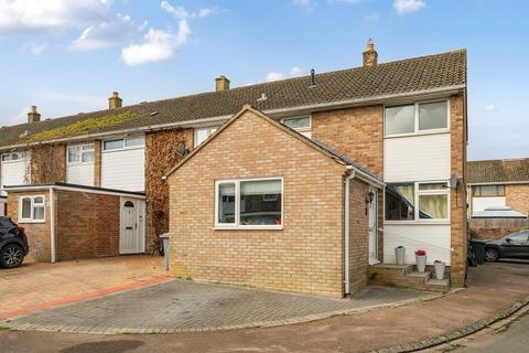 81 Hill View, Carterton, OX18 1BD
