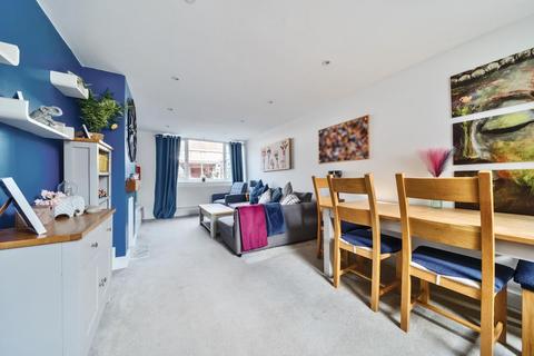 81 Hill View, Carterton, OX18 1BD