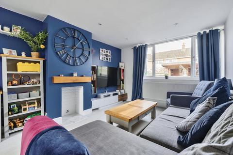 81 Hill View, Carterton, OX18 1BD