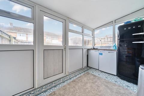 81 Hill View, Carterton, OX18 1BD