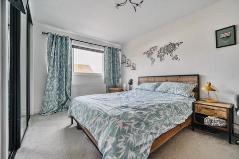81 Hill View, Carterton, OX18 1BD