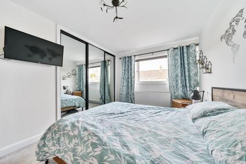 81 Hill View, Carterton, OX18 1BD