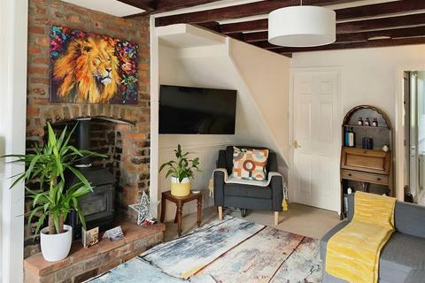 2 bedroom terraced house to rent, Copthorne Road, Shrewsbury