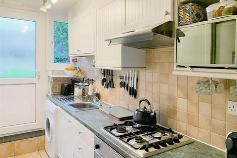 2 bedroom terraced house to rent, Copthorne Road, Shrewsbury