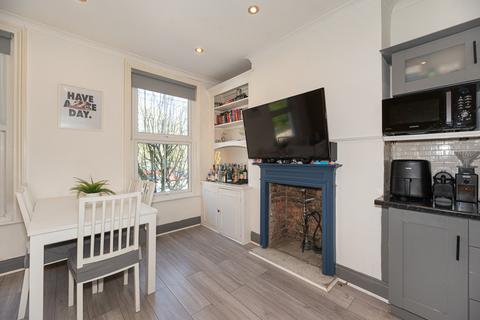 3 bedroom apartment for sale, Home Road, London, SW11
