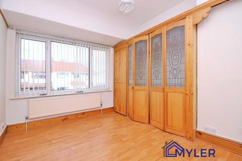 19 Nicholas Road, Widnes, WA8 8ST
