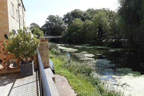 3 bedroom apartment to rent, Riverside Place, Stamford