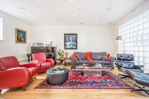 3 bedroom terraced house for sale, Camden Mews, London NW1