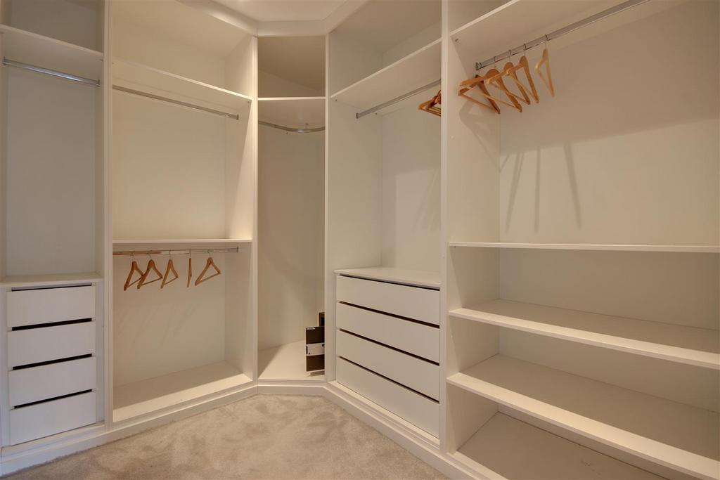 &#34;Walk in&#34; Wardrobe