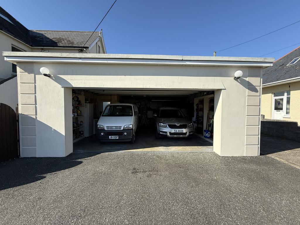 Detached Garage