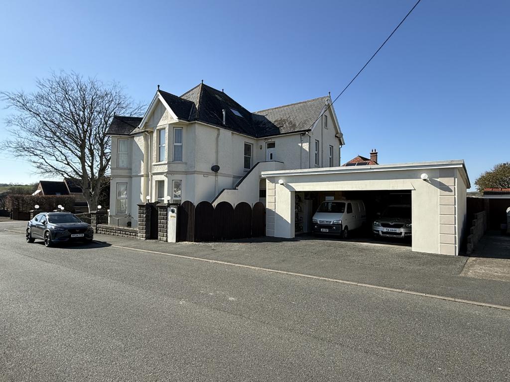 Detached Garage