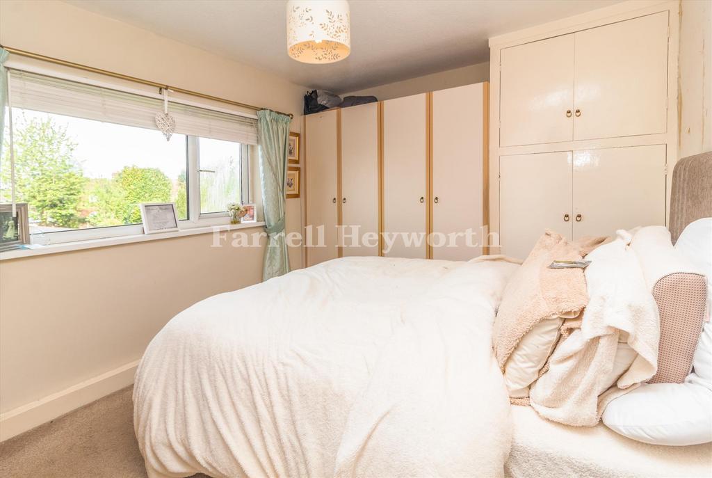 Bedroom 1 image 2