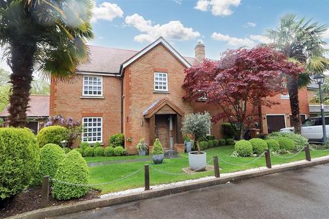 4 bedroom detached house for sale, May Gardens, Elstree,