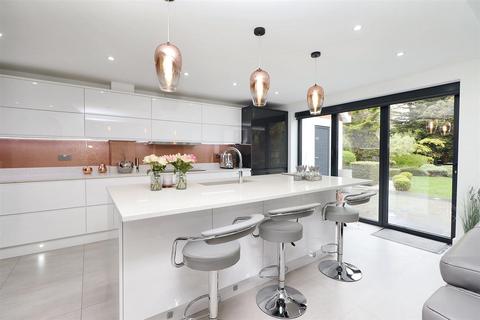 4 bedroom detached house for sale, May Gardens, Elstree,
