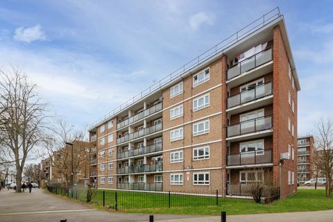 3 bedroom flat for sale, Barclay Close, Fulham, London