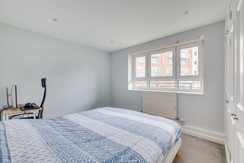3 bedroom flat for sale, Barclay Close, Fulham, London