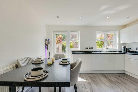 90 Buckingham Road, Hockley, SS5 4UE