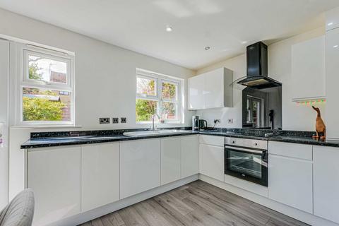 90 Buckingham Road, Hockley, SS5 4UE