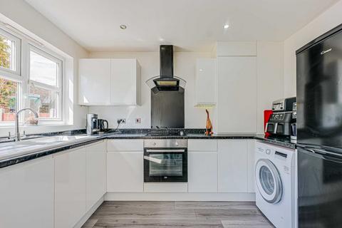 90 Buckingham Road, Hockley, SS5 4UE