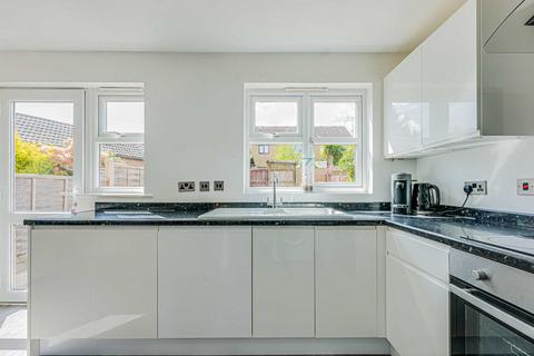 90 Buckingham Road, Hockley, SS5 4UE