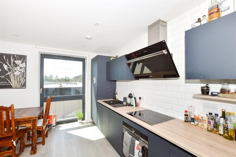 2 bedroom flat for sale, Saunders Park View, Brighton, East Sussex