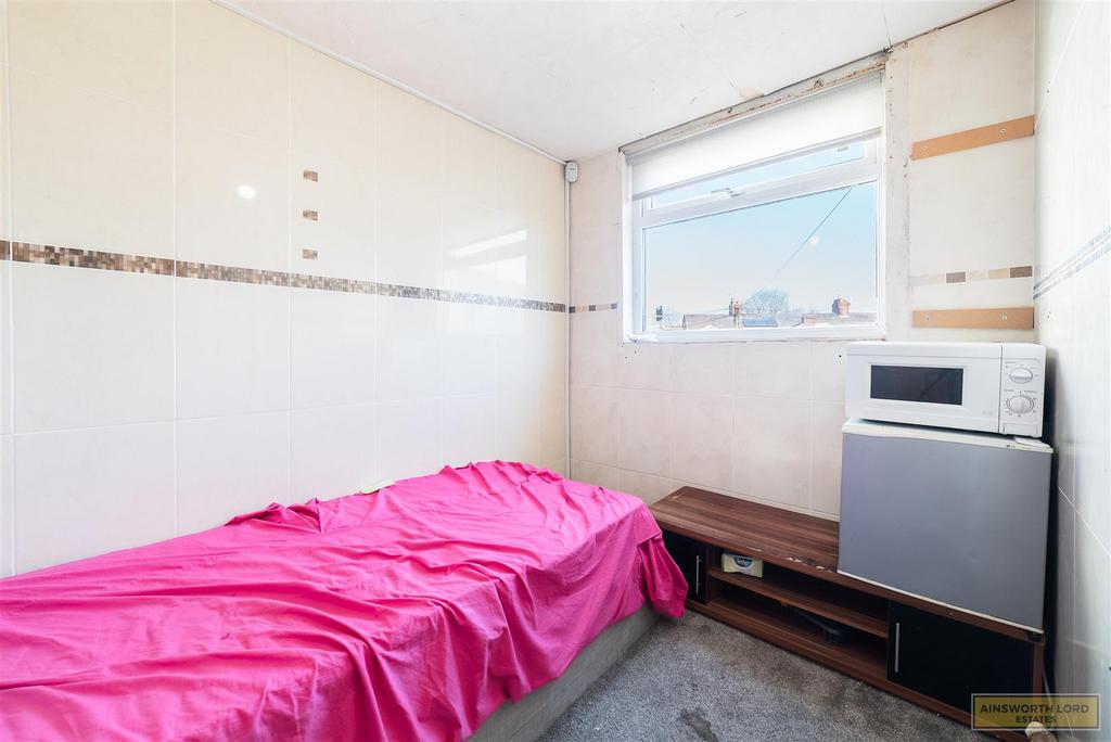 Upstairs room 2