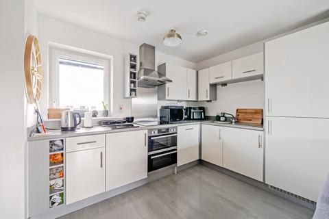 1 bedroom apartment for sale, Wave Court, Romford RM7