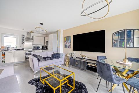 1 bedroom apartment for sale, Wave Court, Romford RM7