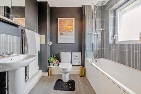 1 bedroom apartment for sale, Wave Court, Romford RM7