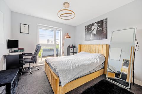 1 bedroom apartment for sale, Wave Court, Romford RM7
