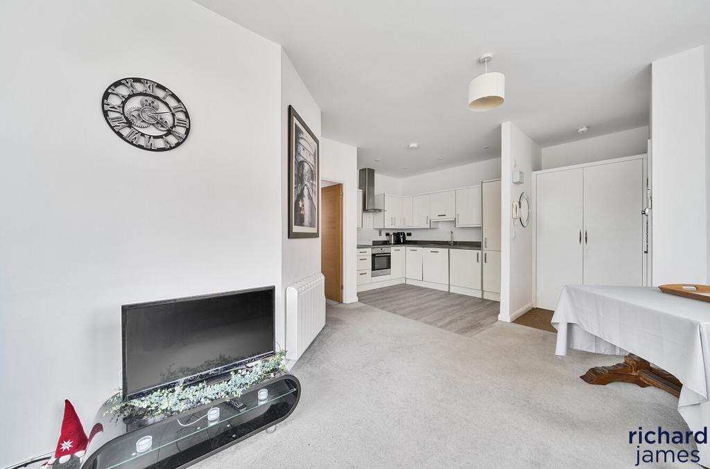 F22927cbefb5431db93d5e8421c15994