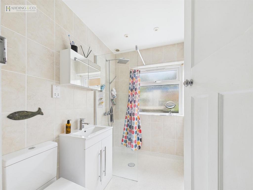 Shower room.jpg