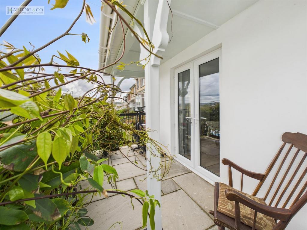 Front terrace iv.jpg