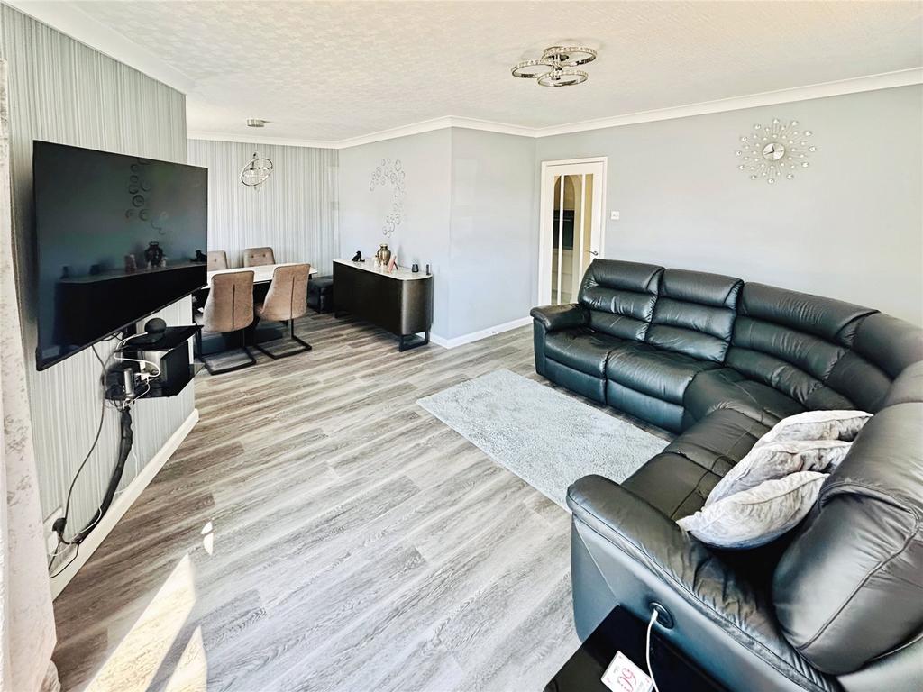 Lounge/Dining