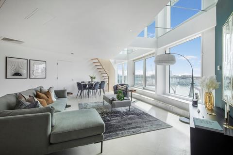 3 bedroom apartment for sale, Cinnabar Wharf Central, Wapping High Street, London, E1W