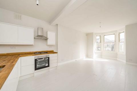1 bedroom flat to rent, Endlesham Road, London SW12