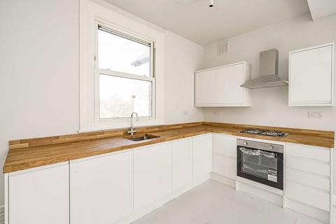 1 bedroom flat to rent, Endlesham Road, London SW12