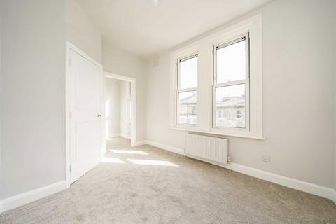 1 bedroom flat to rent, Endlesham Road, London SW12